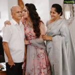 Miya George Instagram - Family ❤ Onion pink shimmery lehenga frm @labelmdesigners Decor nd events : @labelmsignatureweddings_ Photography: @studio360byplanj Makeup: @unnips Hair : @femy_antony_makeup_artist