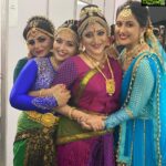 Miya George Instagram - Behind the Asianet film awards. Four of us together again for Sooryakrishnamoorthy Sir’s show. Thank u Asha Sarath, Lakshmi Gopalaswami & Anu sithara for the warmth nd support 🤗