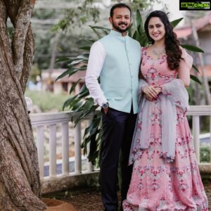 Miya George Instagram - ❤ 
Our dream Betrothal was held at Palai with the artistic help of @labelmdesigners
Reception decor & arrangements by team @labelmsignatureweddings_
Photos by @studio360byplanj