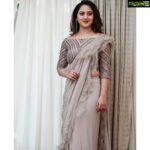 Miya George Instagram - If u r running out of tym to attend a reception or a party I highly recommend this particular saree coz it hardly takes 5 mins to wear. I promise ✋ Thank u Anu & Reshma @labelmdesigners for this fabulous saree Makeup: Sudha sudhakar Thank u pranavRaj for the click 🤗