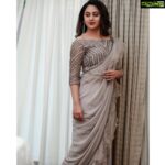 Miya George Instagram - If u r running out of tym to attend a reception or a party I highly recommend this particular saree coz it hardly takes 5 mins to wear. I promise ✋ Thank u Anu & Reshma @labelmdesigners for this fabulous saree Makeup: Sudha sudhakar Thank u pranavRaj for the click 🤗