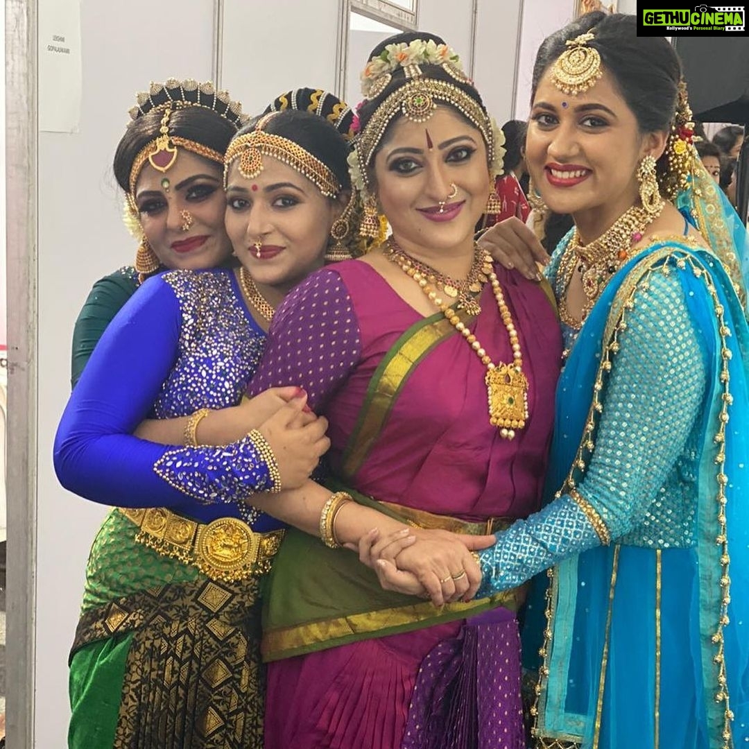 Miya George Instagram - Behind the Asianet film awards. Four of us together again for Sooryakrishnamoorthy Sir’s show. Thank u Asha Sarath, Lakshmi Gopalaswami & Anu sithara for the warmth nd support 🤗