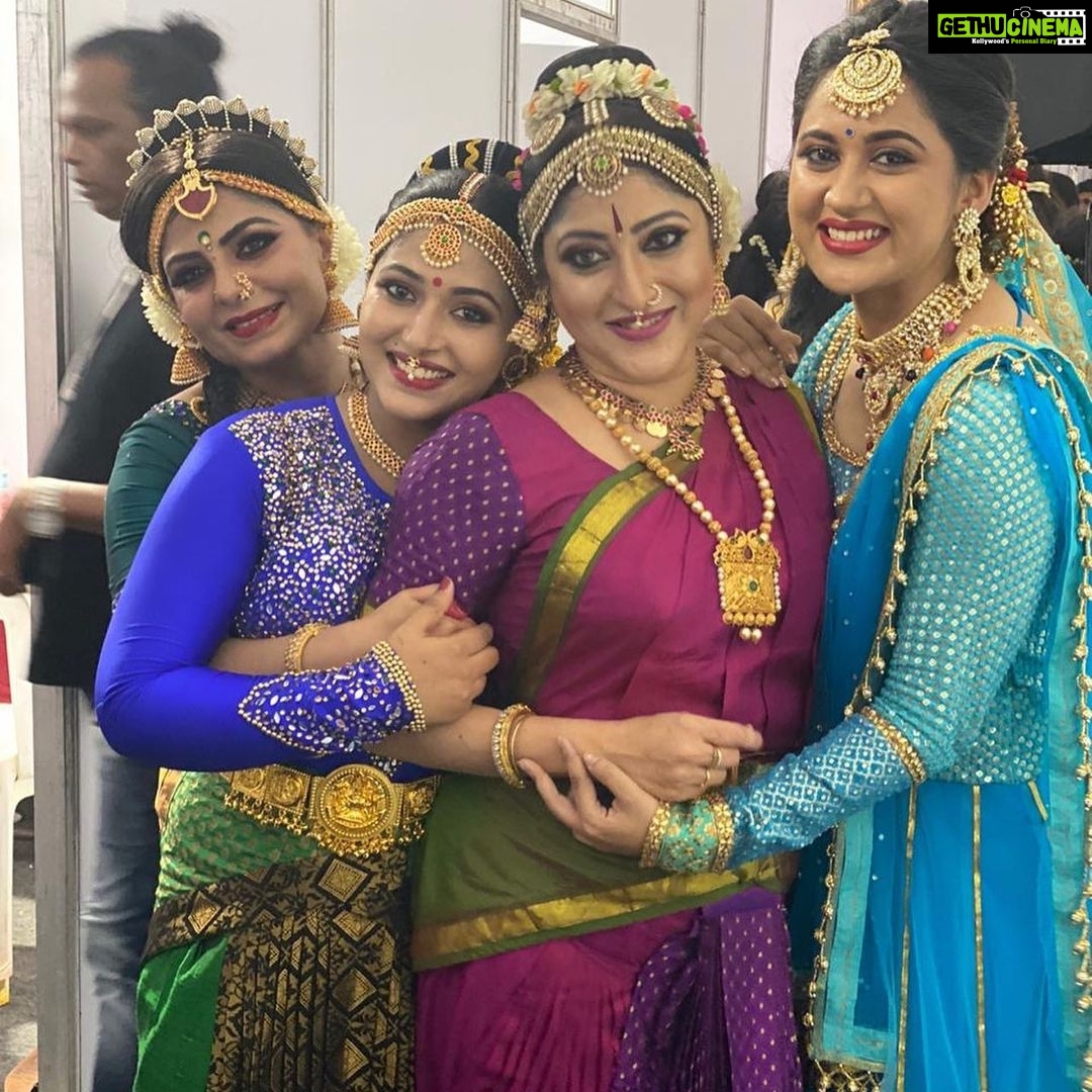 Miya George Instagram - Behind the Asianet film awards. Four of us together again for Sooryakrishnamoorthy Sir’s show. Thank u Asha Sarath, Lakshmi Gopalaswami & Anu sithara for the warmth nd support 🤗
