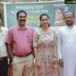Miya George Instagram - When the Govt has made its a rule to ban plastic all over kerala on Jan 1 st 2020 , the very same day students of St .Thomas higher secondary school pala has come up with the solution nd started selling it . Cloth bags . Everyone’s main concern is how do we carry meat & fish in paper bags ? It won’t be a problem anymore.Coz the green bag which I m carrying is especially for meat & fish. Cloth inside the green is umbrella material so it won’t ruin the material. If u want to wash it u can wash. So the problem solved ... Let’s make our space more Eco friendly . Proud of my Pala pillers 🤗🤗🥰 delighted to do the launch on January 1 st itself . First day of the year well spent
