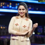 Miya George Instagram - Hope u all liked our today’s episode of D5 Junior. Thanks Madonna Sebastian for the love 💕 Costume courtesy: Naira Pic courtesy: @umeshpnair