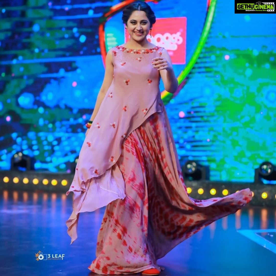Miya George Instagram - Catch me on today’s episode of D5 JUNIOR in Mazhavil manorama tonight at 8 pm Costume courtesy: @jeunemaree Makeup: Sangeeth Pic courtesy: Umesh P Nair