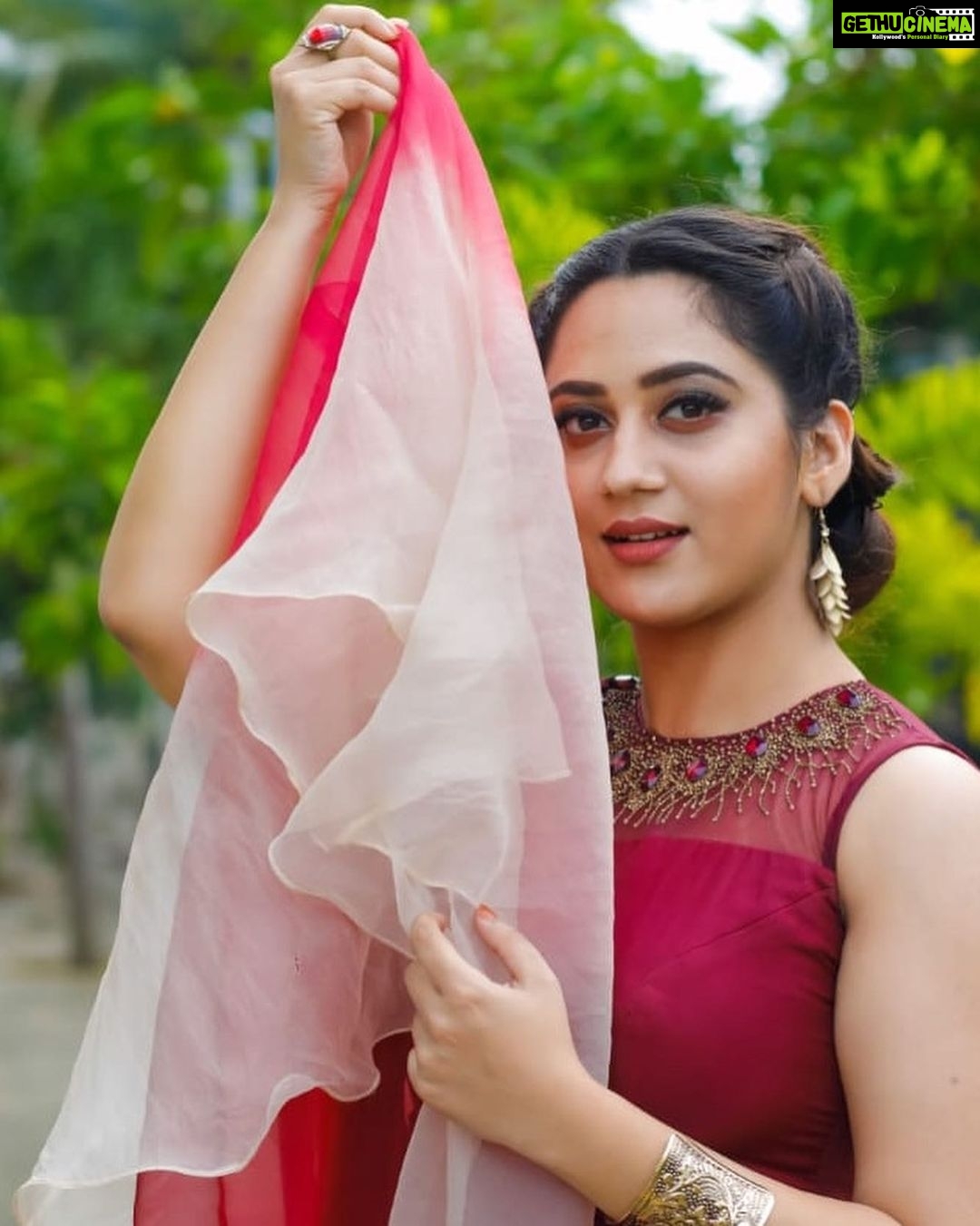 Miya George Instagram - Love each shades of ur life coz each of them hav its own purpose #Thoughts #Lyf #emotions #shoot #work Costume from @jeunemaree