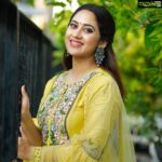 Miya George Instagram - Wearing my Fav 💛 This yellow salwar with detailed neck is from @labelmdesigners kochi 🥰😍 Makeup: sudhakar Pic courtesy: Umesh P Nair 3 leaf