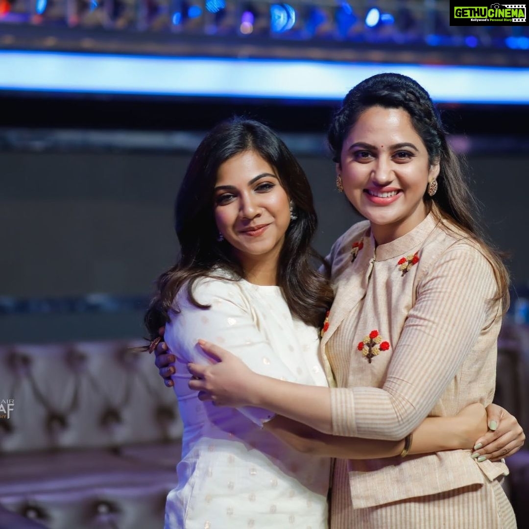 Miya George Instagram - Hope u all liked our today’s episode of D5 Junior. Thanks Madonna Sebastian for the love 💕 Costume courtesy: Naira Pic courtesy: @umeshpnair