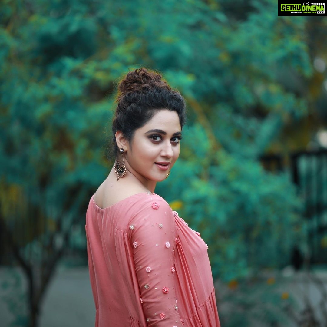 Miya George Instagram - Wearing @labelmdesigners always makes me comfortable nd elegant. In love with this extremely comfortable flared salwar . Love this colour too 💕 Makeup : Sangeeth Pic courtesy: @pranavraaaj