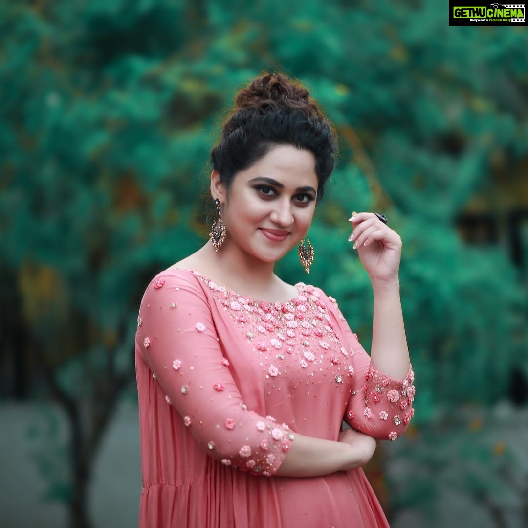 Miya George Instagram - Wearing @labelmdesigners always makes me comfortable nd elegant. In love with this extremely comfortable flared salwar . Love this colour too 💕 Makeup : Sangeeth Pic courtesy: @pranavraaaj
