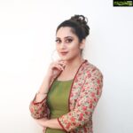 Miya George Instagram - Let it be.. I m gonna face it anyway 😎 #Sunday #thoughts #lyf #positivity Costume courtesy: @jeunemaree Makeup : Sudha Sudhakar Pic courtesy: @pranavraaaj Bro 🤗
