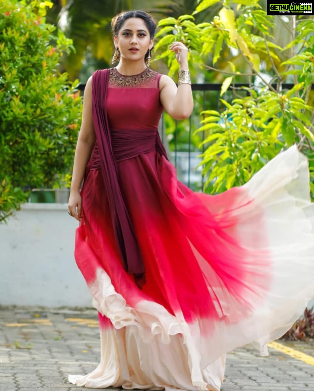 Miya George Instagram - Love each shades of ur life coz each of them hav its own purpose #Thoughts #Lyf #emotions #shoot #work Costume from @jeunemaree