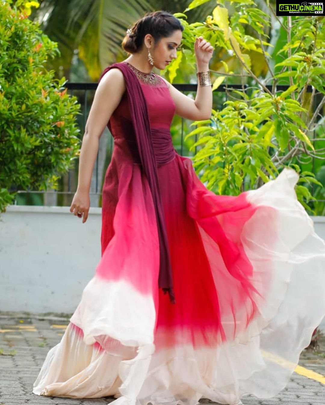 Miya George Instagram - Love each shades of ur life coz each of them hav its own purpose #Thoughts #Lyf #emotions #shoot #work Costume from @jeunemaree