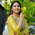 Miya George Instagram - Wearing my Fav 💛 This yellow salwar with detailed neck is from @labelmdesigners kochi 🥰😍 Makeup: sudhakar Pic courtesy: Umesh P Nair 3 leaf