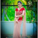 Miya George Instagram - In love with this beautiful saree❤️ Impressive detailing on blouse nd saree with red flowers nd beads works. Costume courtesy: @jeunemaree Pic courtesy: Umesh P Nair 3 leaf Mazhavil Manorama D5 Junior