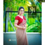Miya George Instagram - In love with this beautiful saree❤️ Impressive detailing on blouse nd saree with red flowers nd beads works. Costume courtesy: @jeunemaree Pic courtesy: Umesh P Nair 3 leaf Mazhavil Manorama D5 Junior