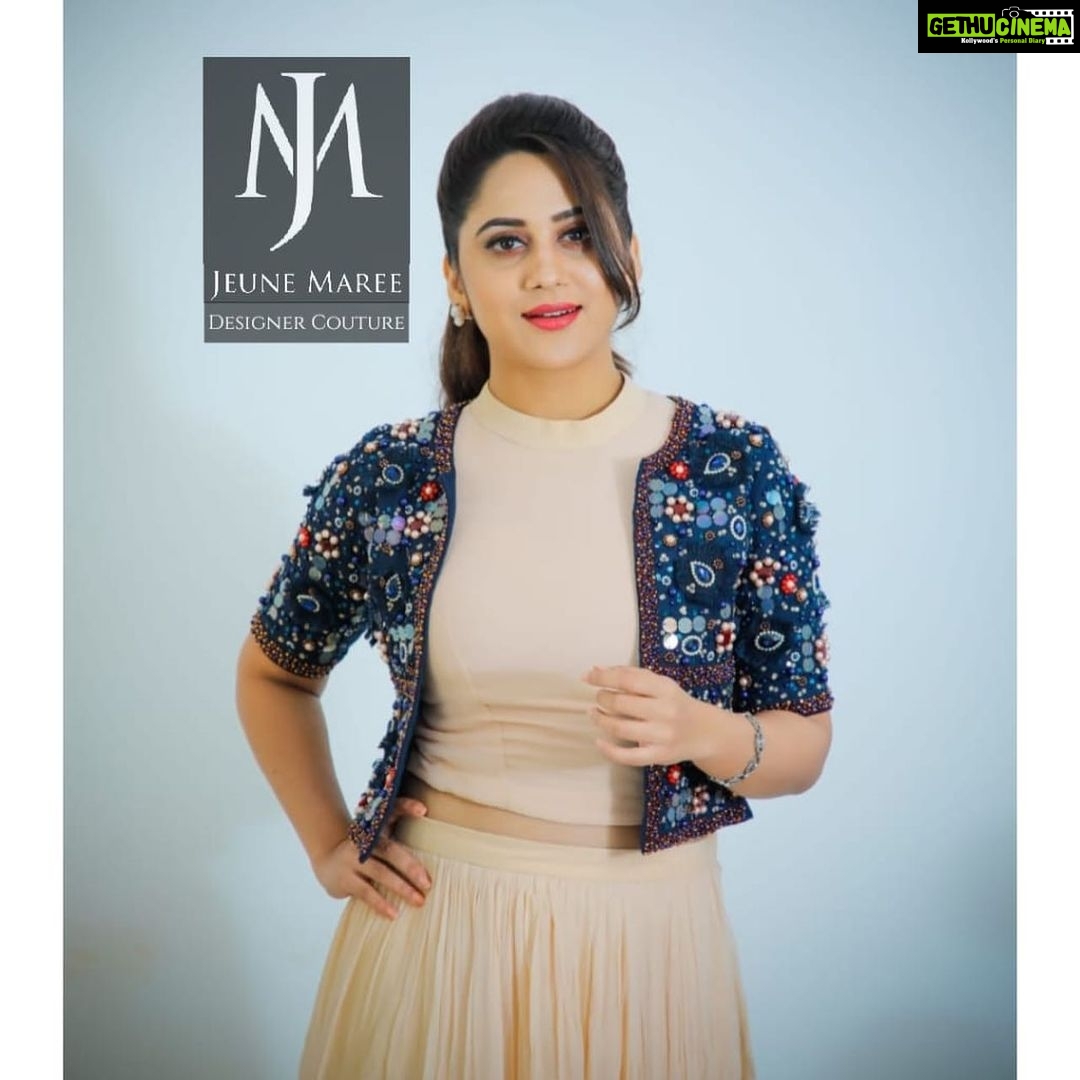 Miya George Instagram - Catch me on D5 Junior in Mazhavil manorama tonight at 8 pm . Costume courtesy: @jeunemaree Makeup: sudhakar Photo courtesy: Umesh 3 leaf