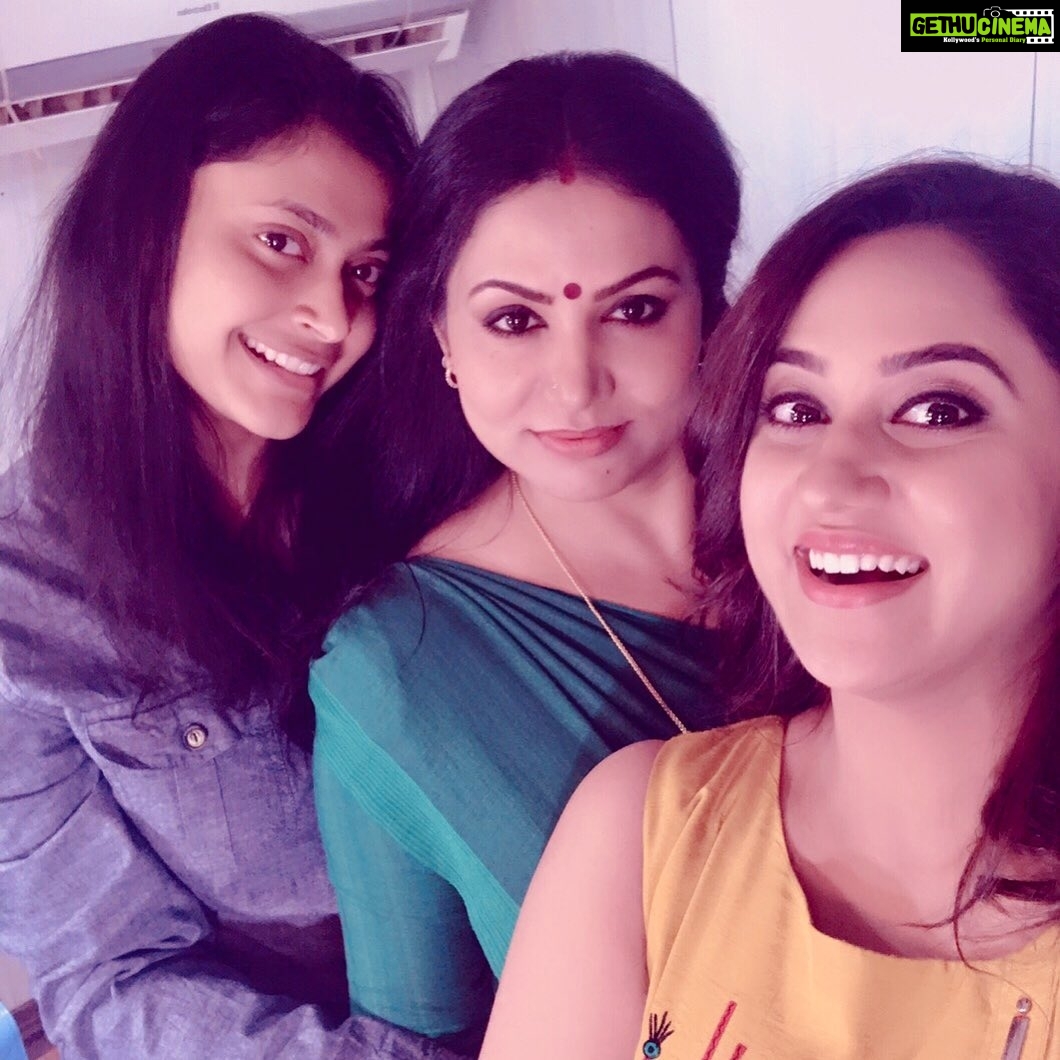 Miya George Instagram - Shoot mode 😛 @sheeluabraham21 @the__parvathinambiar