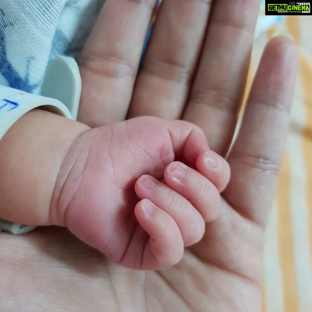 Miya George Instagram - Tiny new member of our home. Sis blessed with a baby girl. Responsibility increased & Stress decreased. πβΊοΈπ My angels, Ur aunt is triple happy π