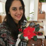 Miya George Instagram - First Xmas gift from my fav Anu & Reshma @labelmdesigners Thank u darlings Merry Xmas 😘🎅🎄💐🍩🍰