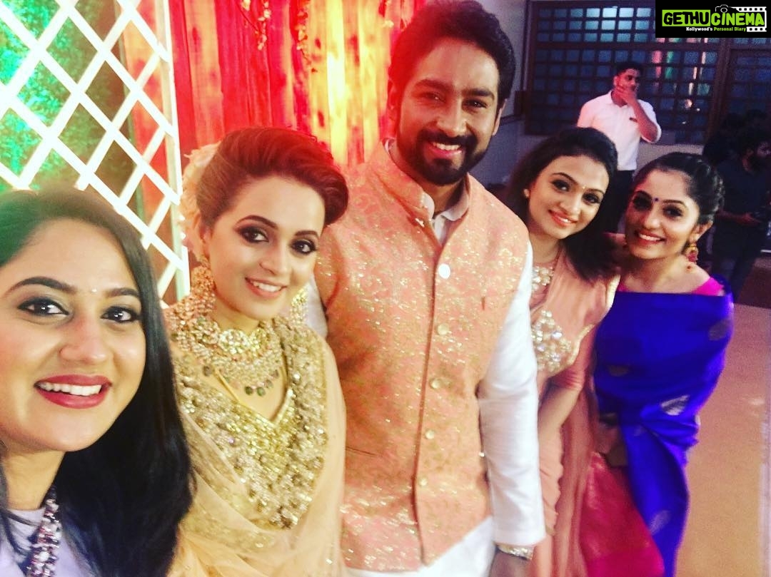 Miya George Instagram - Happy married lyf Bhavz and Naveen❤️😍😘