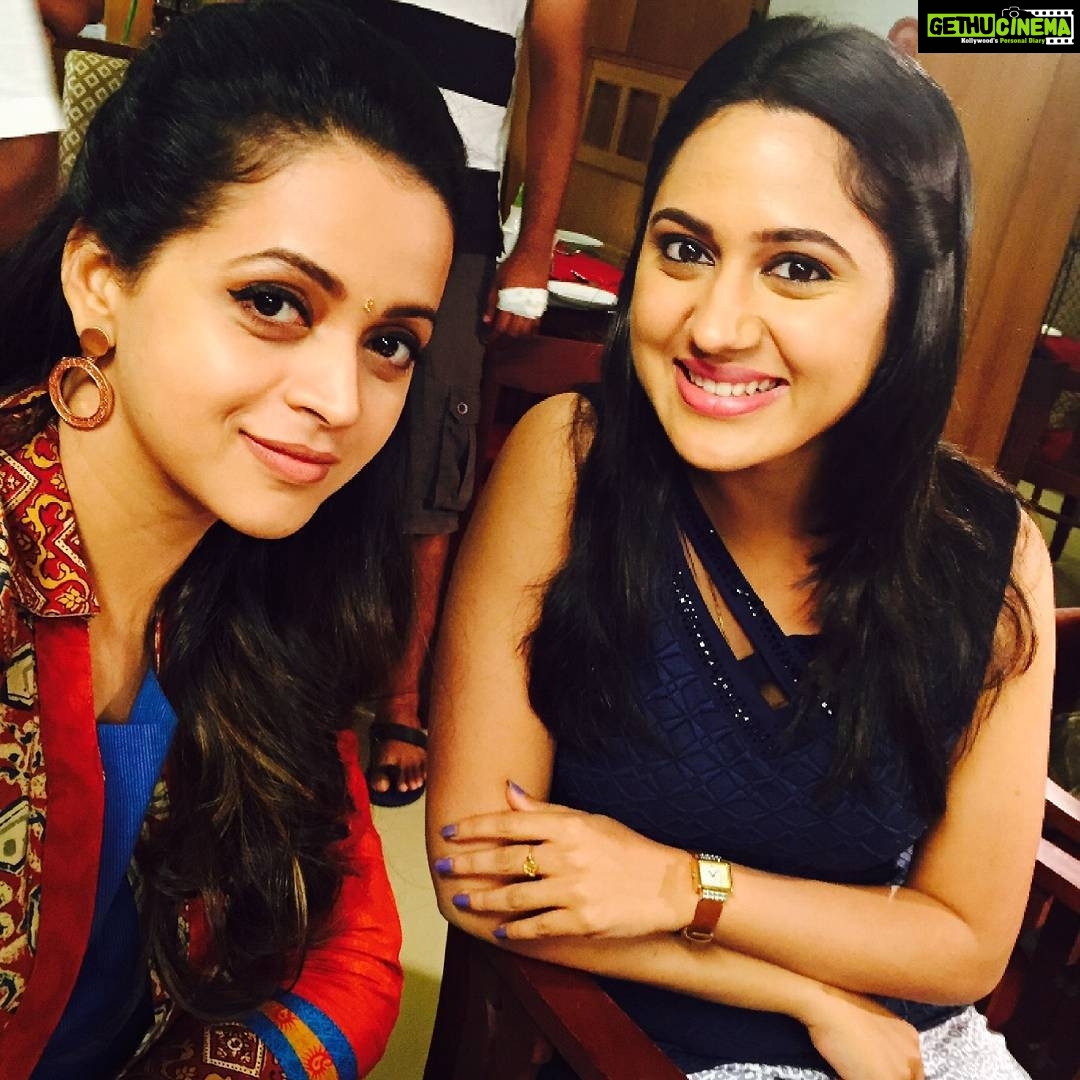 Miya George Instagram - Having fun #bhavana#Miya# Hello Namasthe