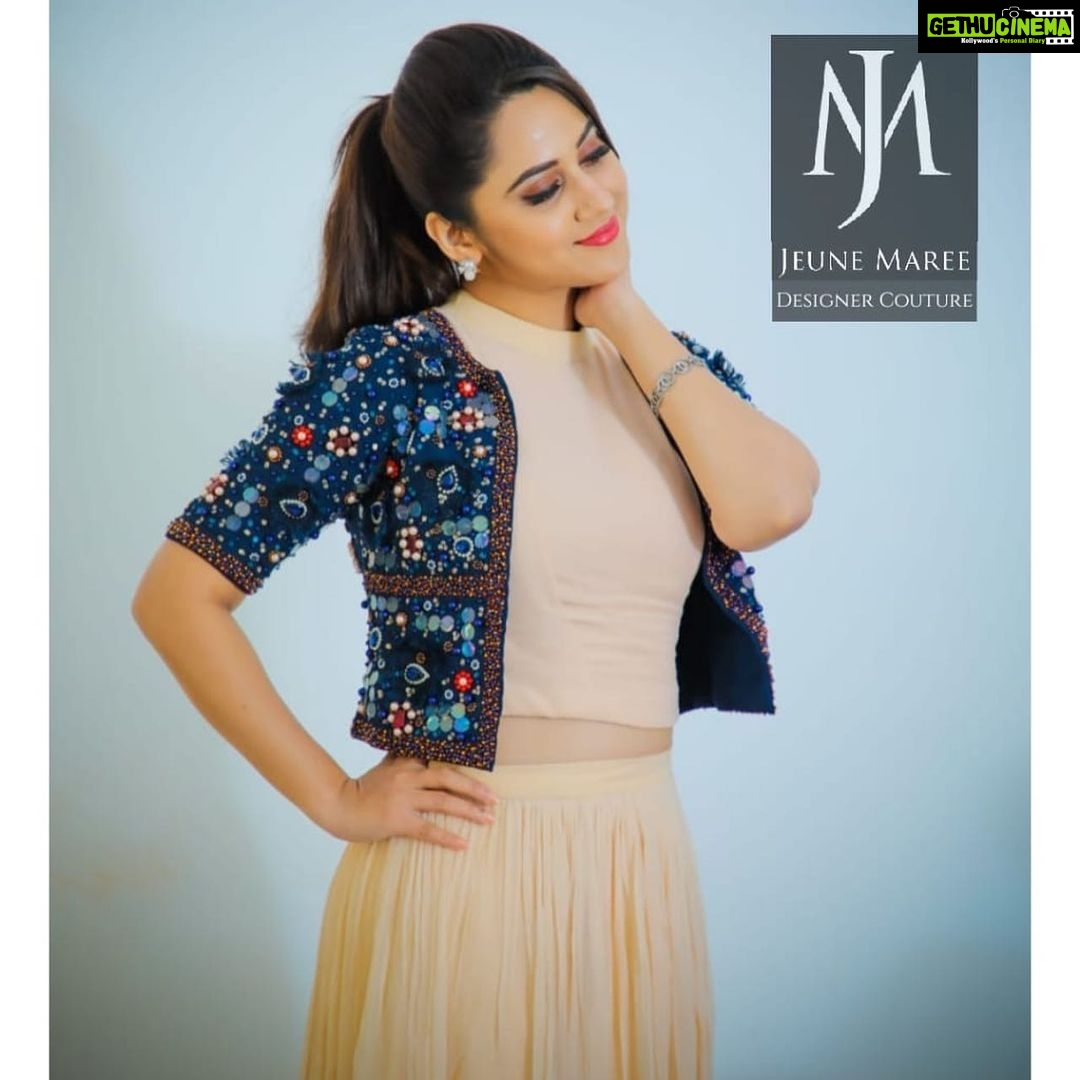 Miya George Instagram - Catch me on D5 Junior in Mazhavil manorama tonight at 8 pm . Costume courtesy: @jeunemaree Makeup: sudhakar Photo courtesy: Umesh 3 leaf