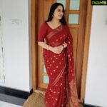 Miya George Instagram - If u r a girl then u have all rights to steal from mom's wardrobe..I think every girl has done that atleast once..Here is the proof of my latest look created using mom's 15 yr old saree.. ❤️ #nostalgicvibes #fashion #momsdress #wardrobestylist #90sfashion #sareefashion