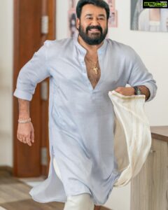 Mohanlal Instagram - #BroDaddy streaming on @disneyplushotstar hotstar.com/1260080164 Photo Courtesy : @sinat_savier