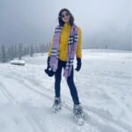 Mouni Roy Instagram - Non stop snowing …. 🌲 ⛄️ 🕺 Also पाहारों के उपर Maggie Maggie Maggie 🍜