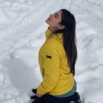 Mouni Roy Instagram - ॐ ing on the mountain top!