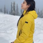 Mouni Roy Instagram - ॐ ing on the mountain top!