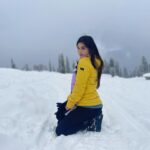 Mouni Roy Instagram - No number of photos or videos can do justice to this place… In love… 🤍 📸 @nambiar13 Gulmarg, Kashmir