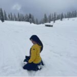 Mouni Roy Instagram - No number of photos or videos can do justice to this place… In love… 🤍 📸 @nambiar13 Gulmarg, Kashmir