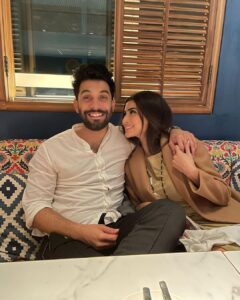 Mouni Roy Instagram - Err’yday is sooooo freaking fun with you ..
Happy love day baby 🎈🌹
@nambiar13