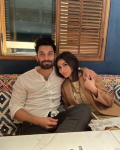Mouni Roy Instagram - Err’yday is sooooo freaking fun with you ..
Happy love day baby 🎈🌹
@nambiar13