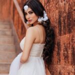 Mouni Roy Instagram - Morning Day 1🔆🔱 • • • Outfit my @anusoru Wedding planners : @neferrtitiweddings Decor & styling : @neferrtitiweddings Hospitality partner : @hiltongoaresort Filmmaking : @theweddingjournalsofindia Photography team : @priyamparikhpictures Hospitality management: @Bgc.event DJ: @dj_sharath Mehendi artist : @halimakhannizami Hilton Goa Resort