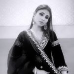 Mouni Roy Instagram - मैं कहूँ मत करो चंदा उस गली का फेरा … 🌙 #InRemembrance #borntoolate