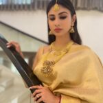 Mouni Roy Instagram - Home is where the heart is… ☺️ 🏡♥️🔱 • • • @ckcsons @ckcjewellers @chaitucotha 📸 @nambiar13 Bangalore, India