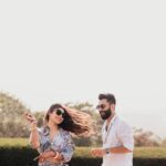 Mouni Roy Instagram - It’s good to have some good times 🥂 • • • • • Wedding planners : @neferrtitiweddings Decor & styling : @neferrtitiweddings Hospitality partner : @hiltongoaresort Filmography: @theweddingjournalsofindia Photography team : @priyamparikhpictures Hospitality management: @Bgc.event Technical partner : @resonateproblr DJ: @databass_music Unforgettable memories created by @reemasang @studioneelabh Host @thehimanisingh