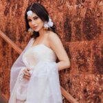 Mouni Roy Instagram - Morning Day 1🔆🔱 • • • Outfit my @anusoru Wedding planners : @neferrtitiweddings Decor & styling : @neferrtitiweddings Hospitality partner : @hiltongoaresort Filmmaking : @theweddingjournalsofindia Photography team : @priyamparikhpictures Hospitality management: @Bgc.event DJ: @dj_sharath Mehendi artist : @halimakhannizami Hilton Goa Resort