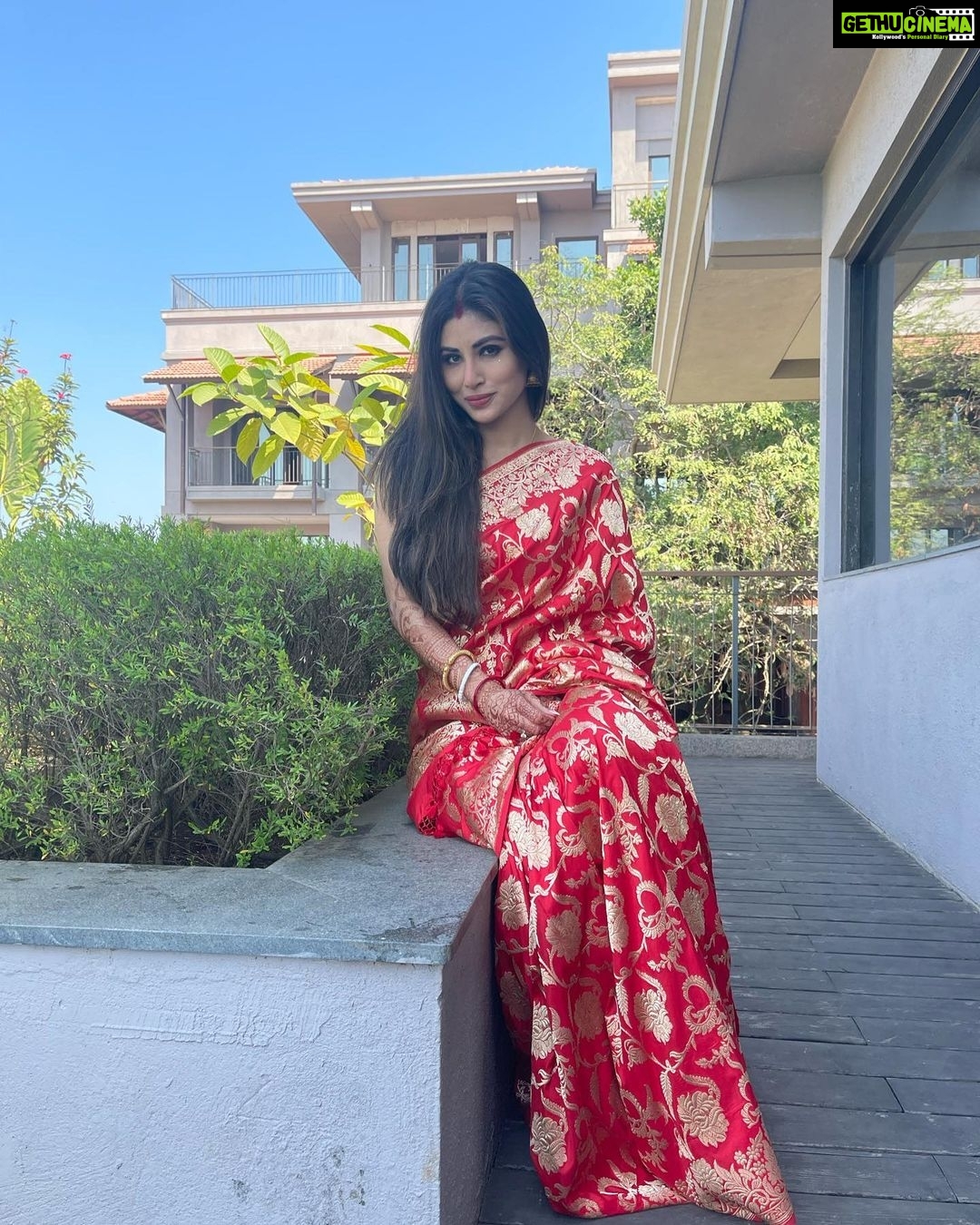 Mouni Roy Instagram - The morning after… 🔆🔱 • • • @hiltongoaresort @neferrtitiweddings