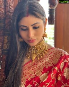 Mouni Roy Instagram - 🔴 • • • • @ckcsons @ckcjewellers @chaitucotha
