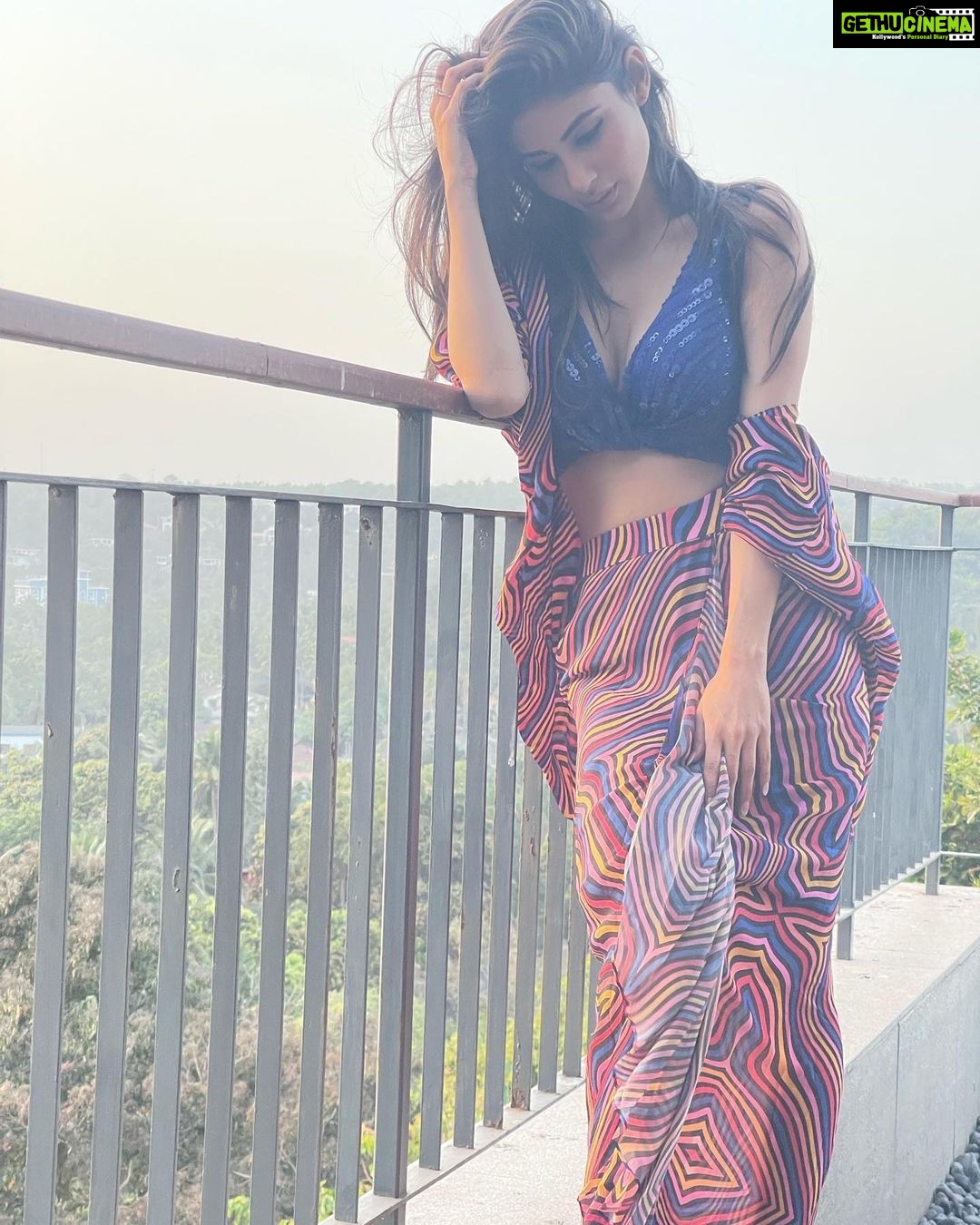Mouni Roy Instagram - I have no notion of loving people in halves, it is not in my nature.. Only White, whole, soul 🔱🔆 Hari Om