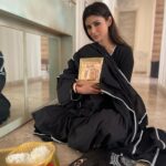 Mouni Roy Instagram - Over the moon 🌝 Thank you so much @sadhguru for your blessings…🔱 Grateful, thankful, blessed 🌙 ☀️ ⭐️
