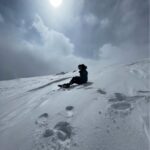 Mouni Roy Instagram - On top of the world, quite literally 🤍 #SunMoon-ing Apharwat Peak