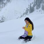 Mouni Roy Instagram - No number of photos or videos can do justice to this place… In love… 🤍 📸 @nambiar13 Gulmarg, Kashmir