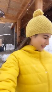 Mouni Roy Instagram - Snowing in torrents outside, peace inside ❄️ ⛄️