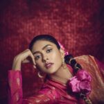 Mrunal Thakur Instagram - 🌸🌸🌸 Magazine : @cineblitzofficial Produced by: @maximus_collabs_ Photographer: @sheldon.santos Stylist: @manishamelwani HmU : @loveleen_makeupandhair Outfit: @real_weaverstory Jewellery : @the.olio.stories Location: @maximusstudiomumbai